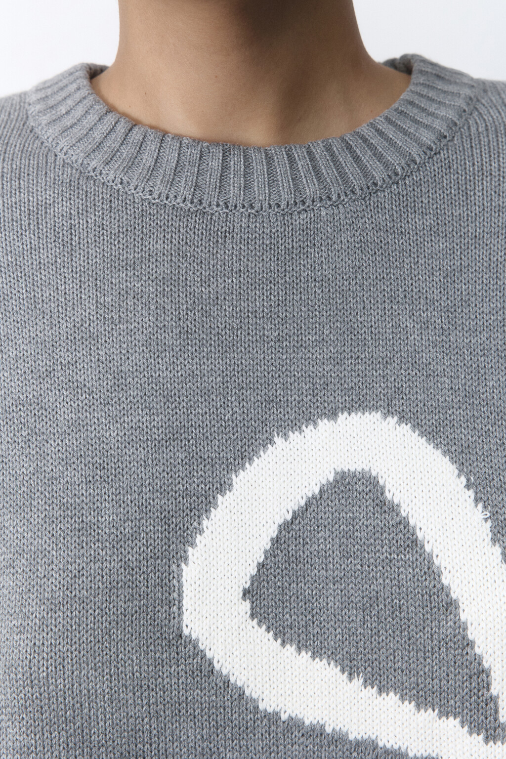 Джемпер вязаный с принтом-бантом - цвет серый - 6