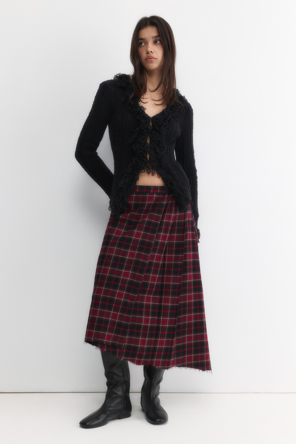 Кардиган на крючках облегающий с бахромой - цвет черный - 5