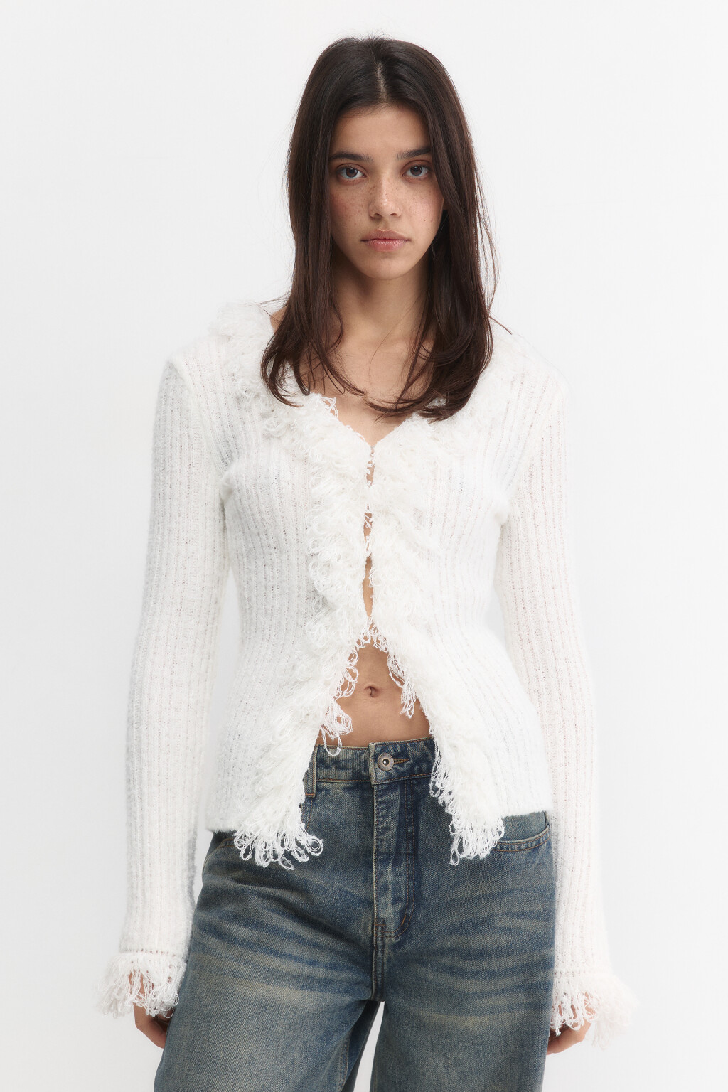 Кардиган на крючках облегающий с бахромой - цвет молочный - 3
