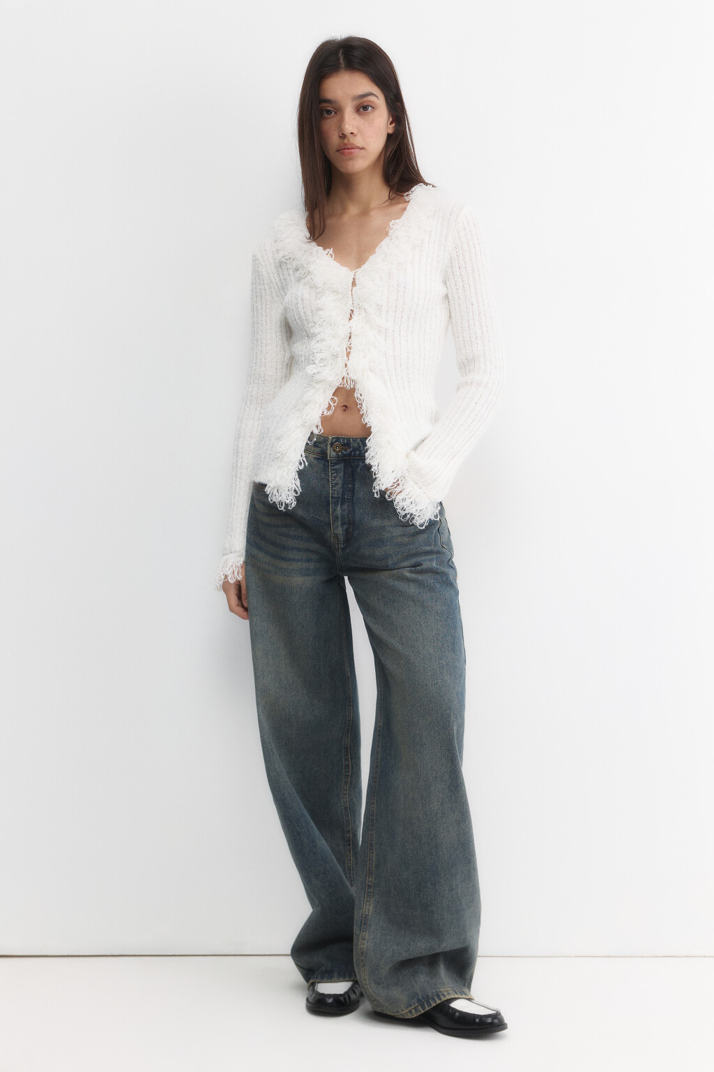 Кардиган на крючках облегающий с бахромой - цвет молочный - 6