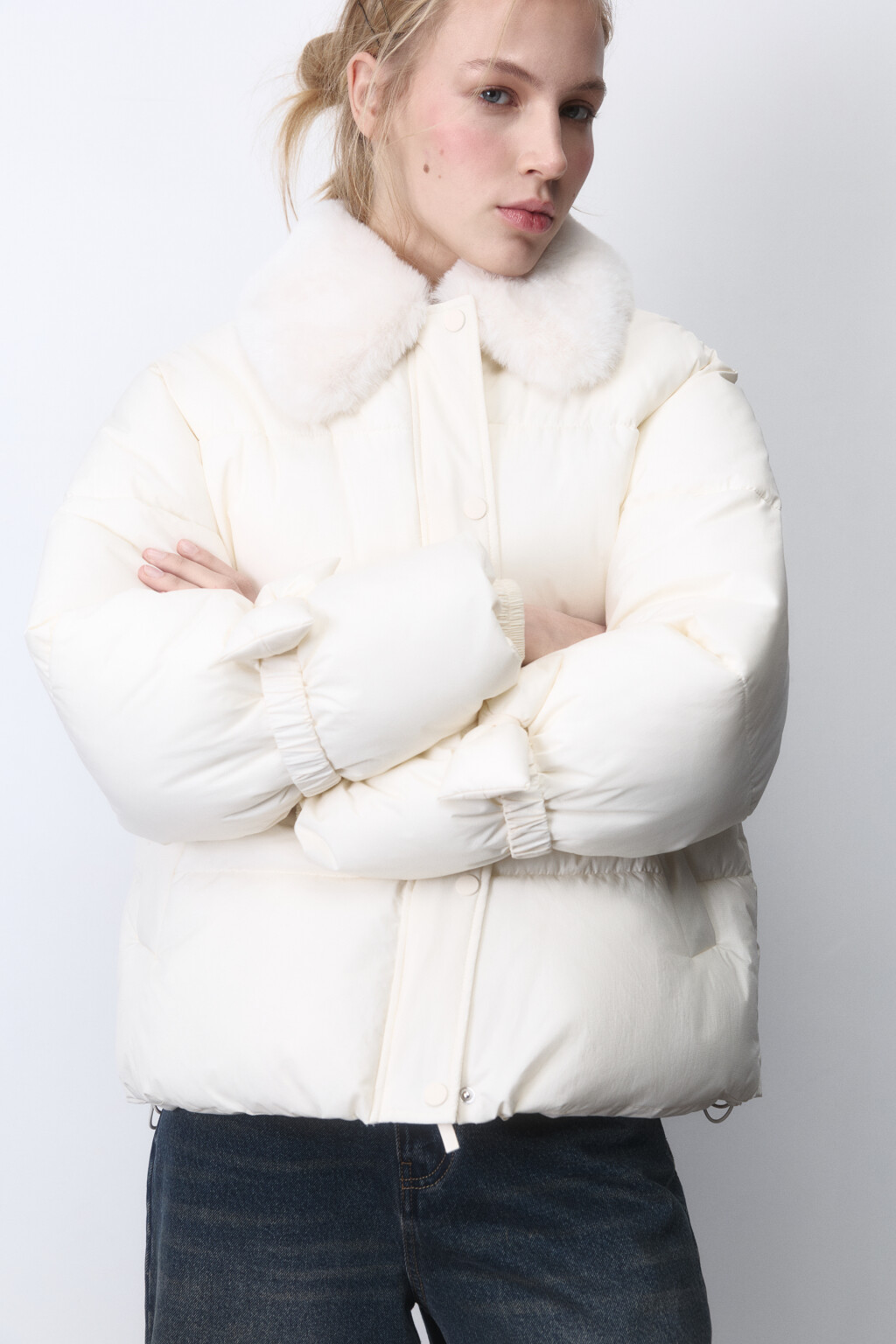 Куртка на утеплителе с опушкой и бантиками - цвет молочный - 1