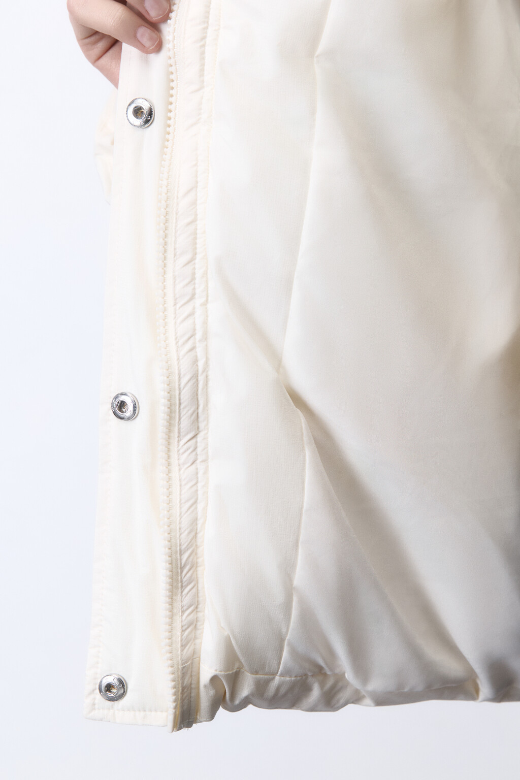 Куртка на утеплителе с опушкой и бантиками - цвет молочный - 10