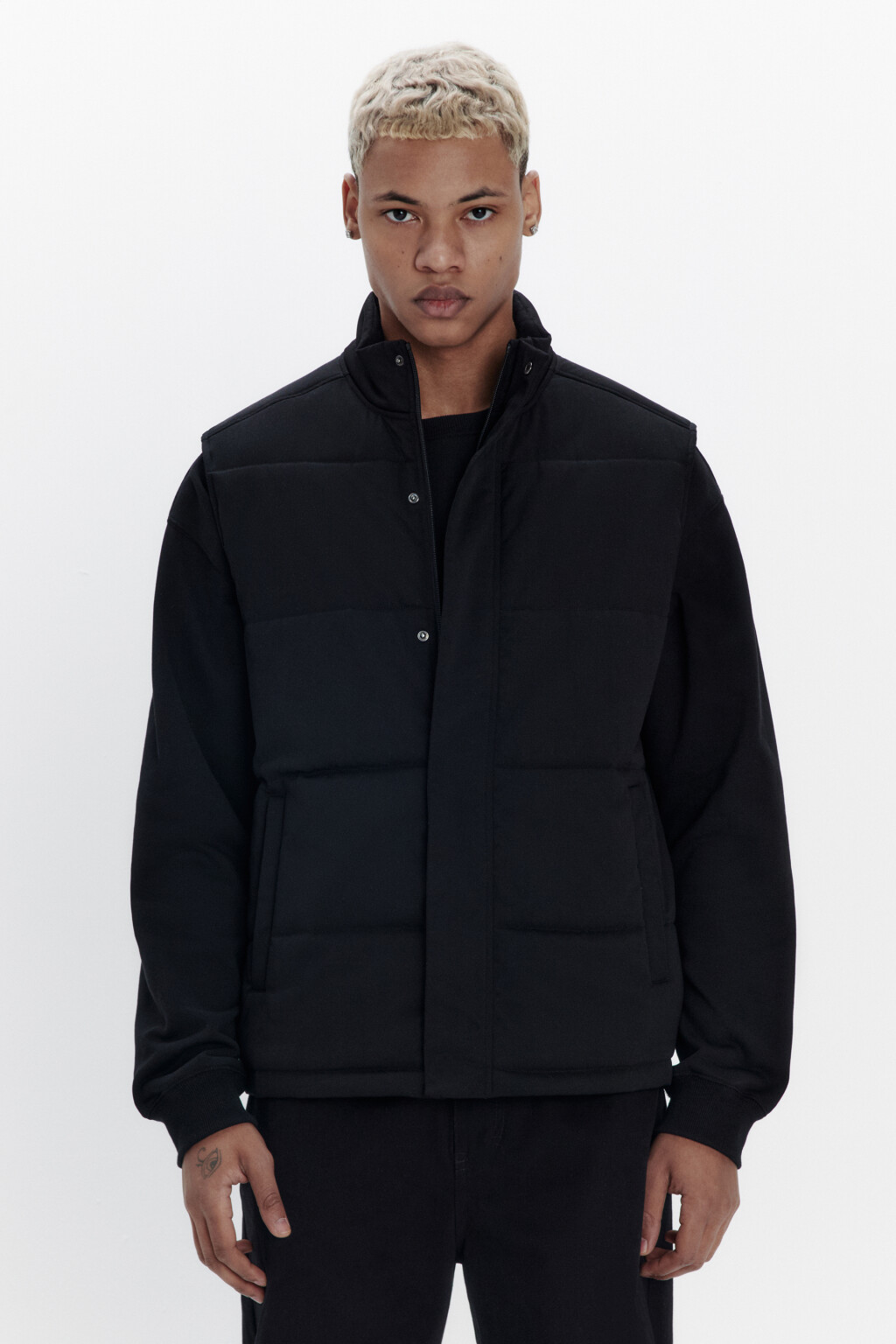Жилет стеганый утепленный с воротником-стойкой - цвет черный - 2