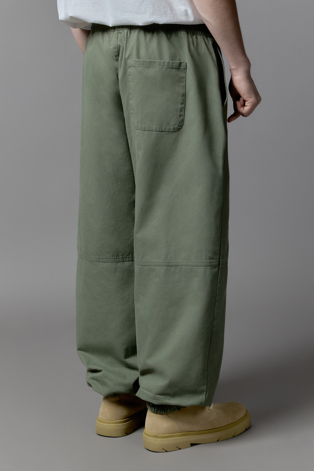 Брюки-джоггеры хлопковые с утяжками по низу - цвет зеленый - 4