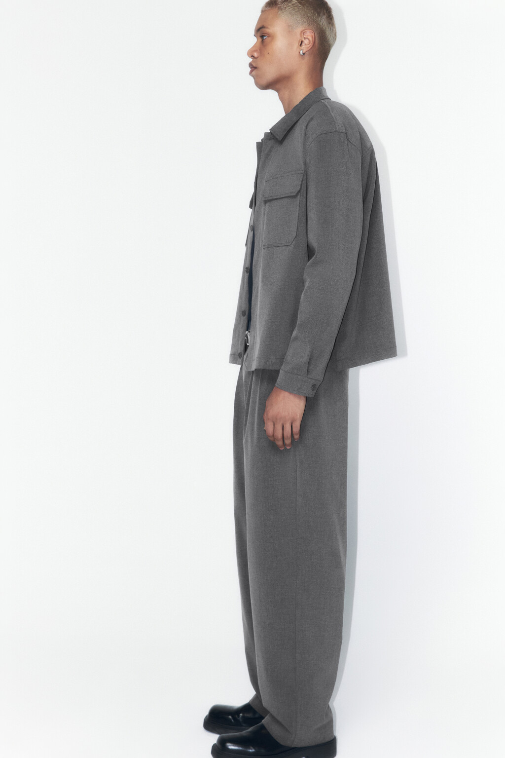 Брюки широкие костюмные с защипами на поясе - цвет серый - 6