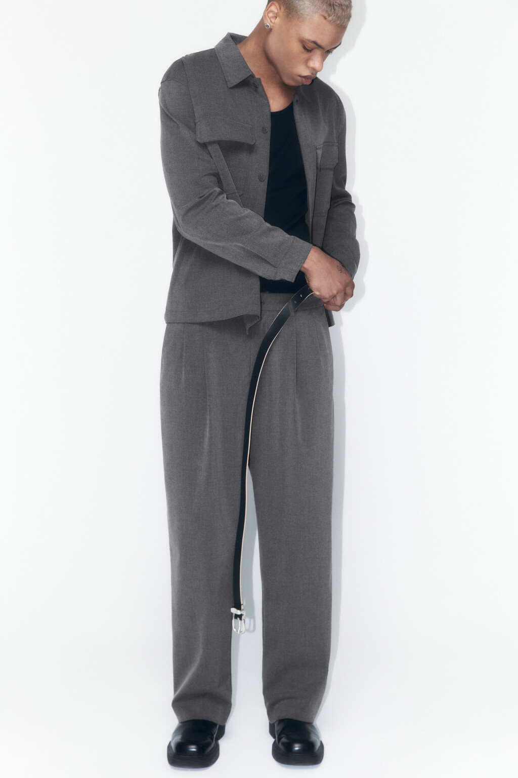 Брюки широкие костюмные с защипами на поясе - цвет серый - 1