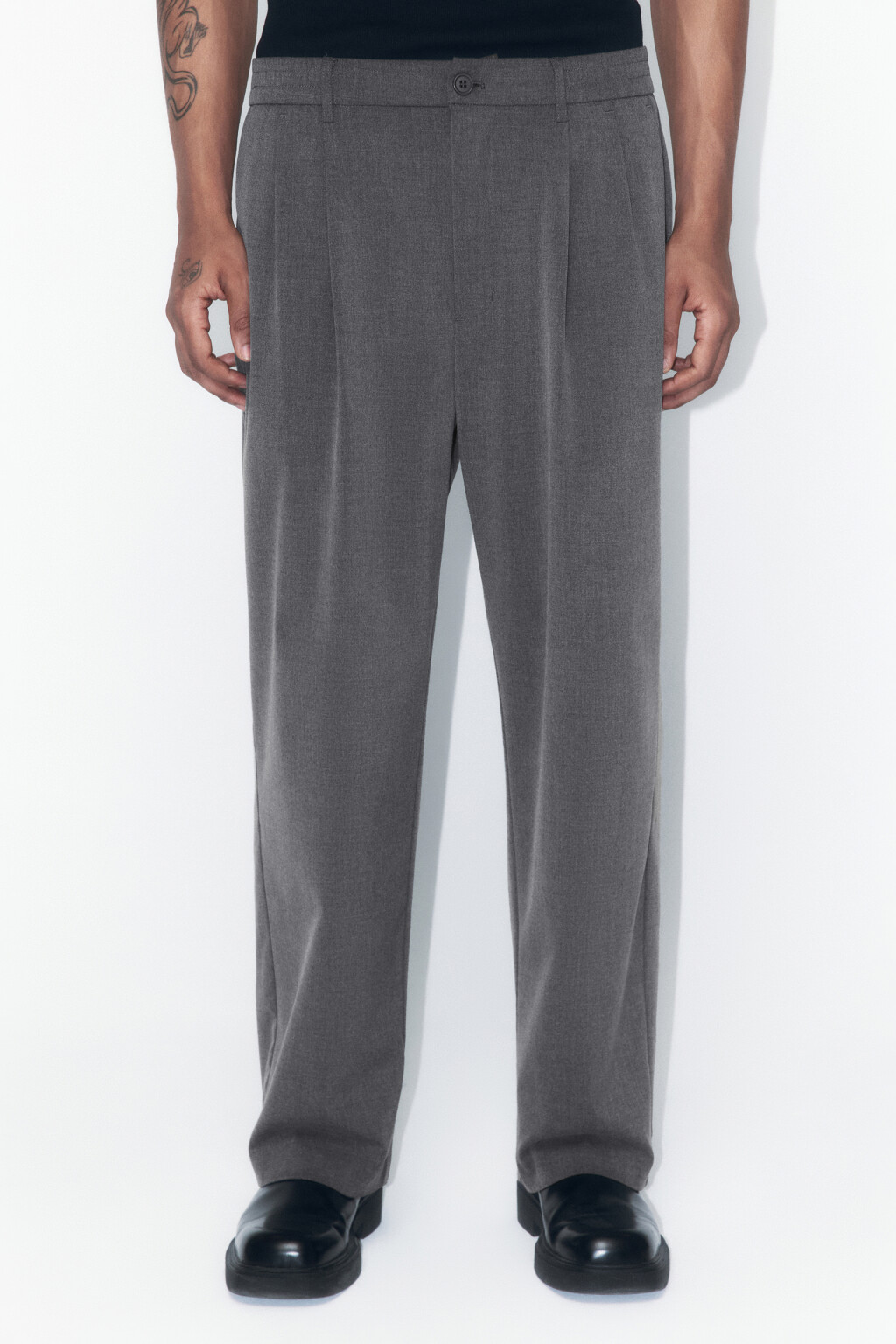 Брюки широкие костюмные с защипами на поясе - цвет серый - 2