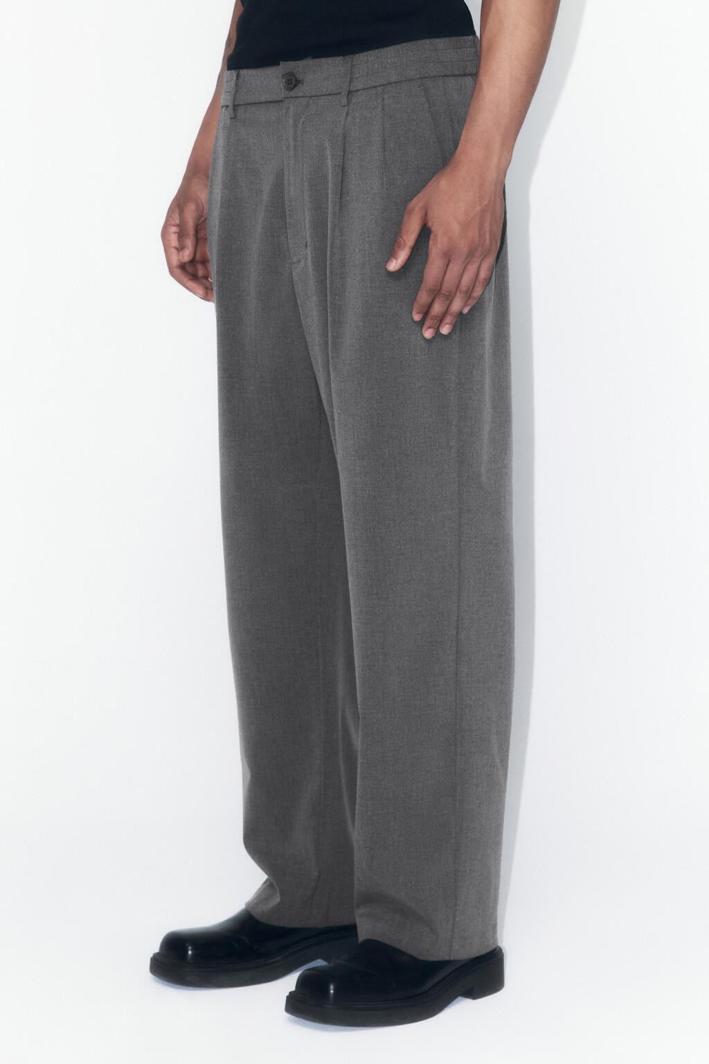 Брюки широкие костюмные с защипами на поясе - цвет серый - 3
