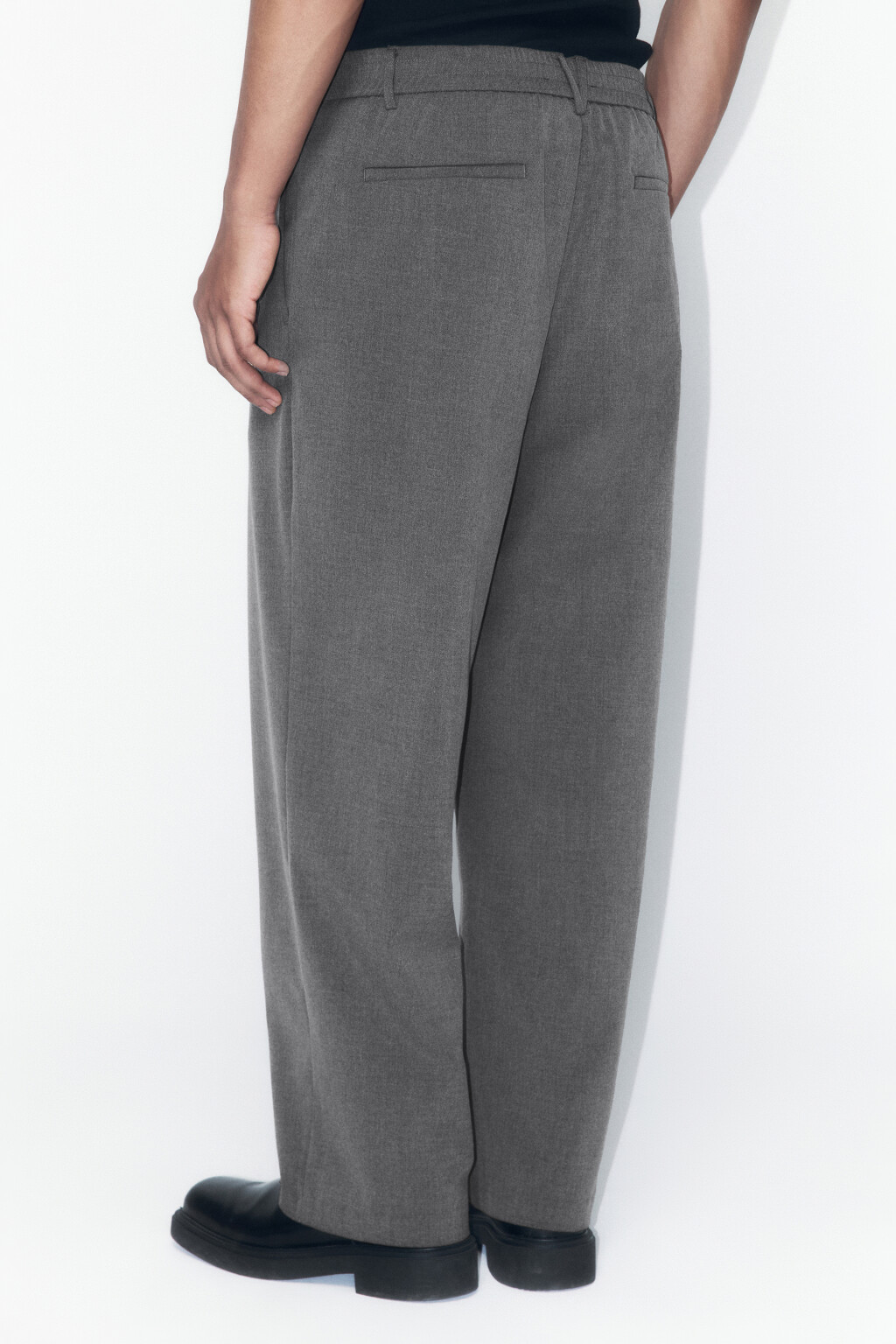 Брюки широкие костюмные с защипами на поясе - цвет серый - 4