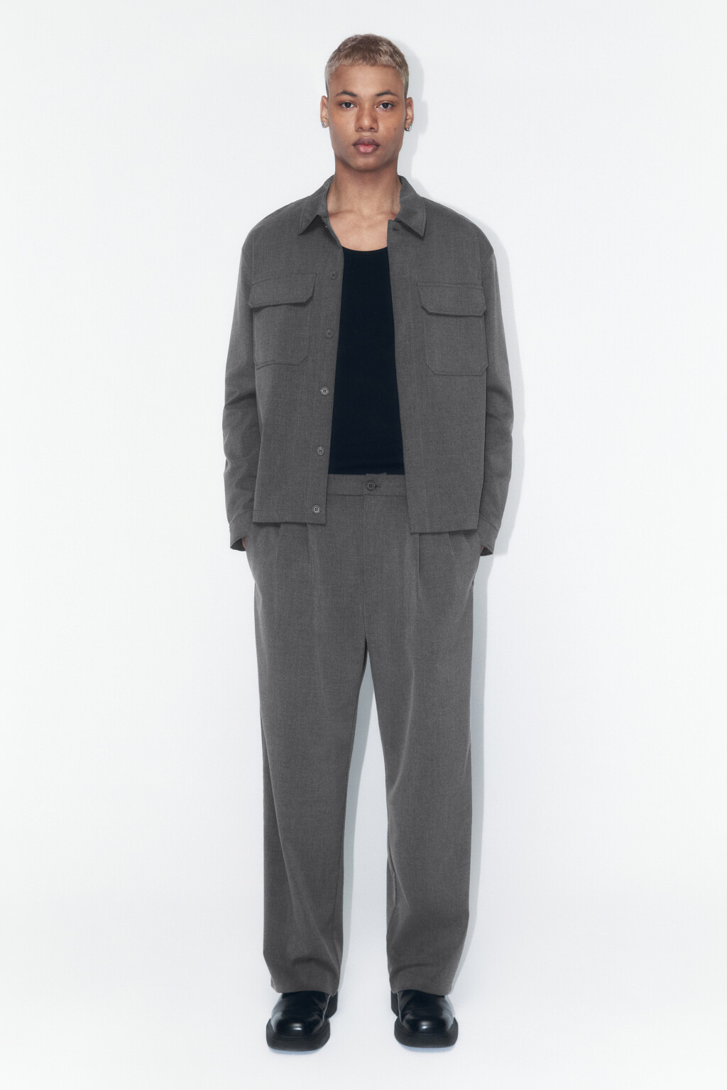 Брюки широкие костюмные с защипами на поясе - цвет серый - 5