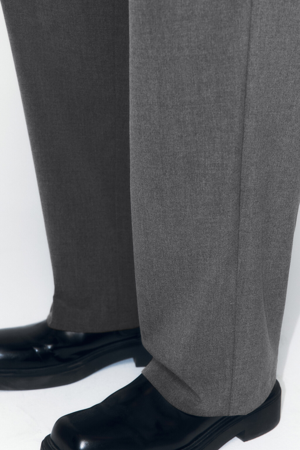 Брюки широкие костюмные с защипами на поясе - цвет серый - 8