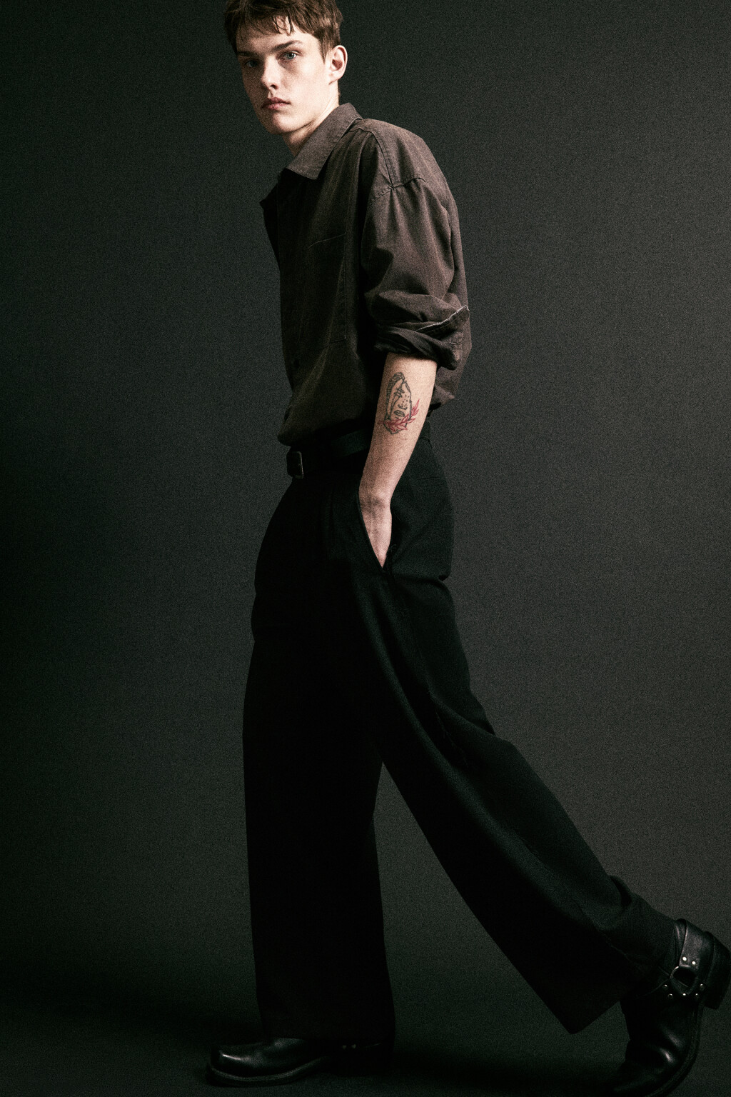 Брюки широкие с бахромой по боковым швам - цвет черный - 1