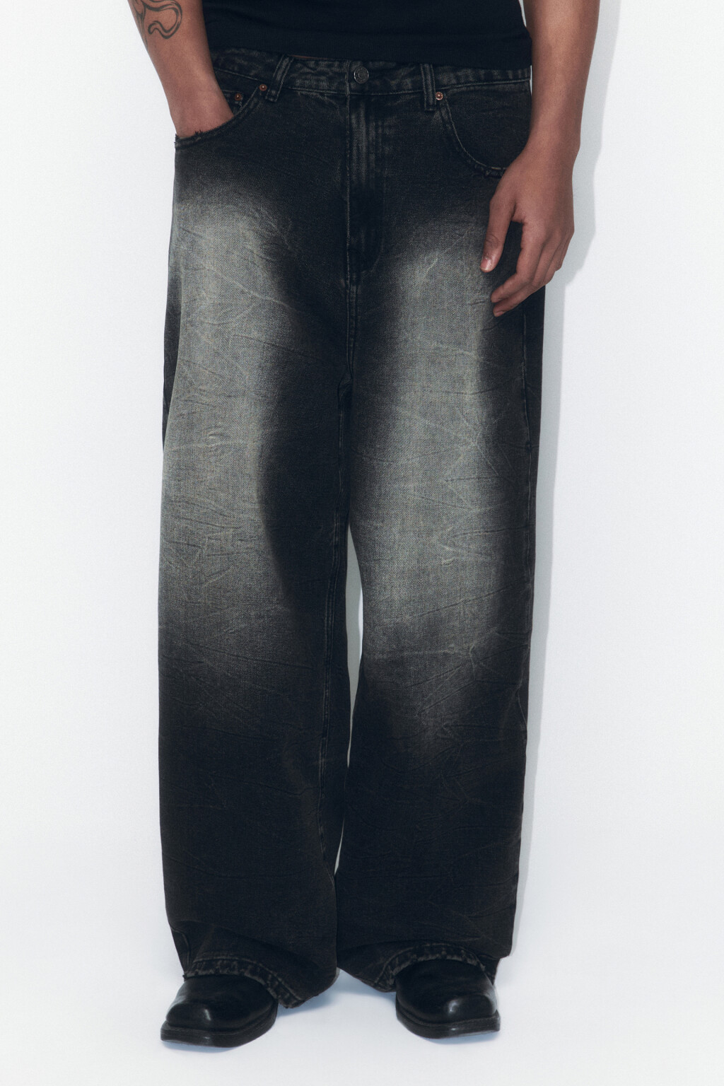 Джинсы широкие с вареным эффектом - цвет черный - 2