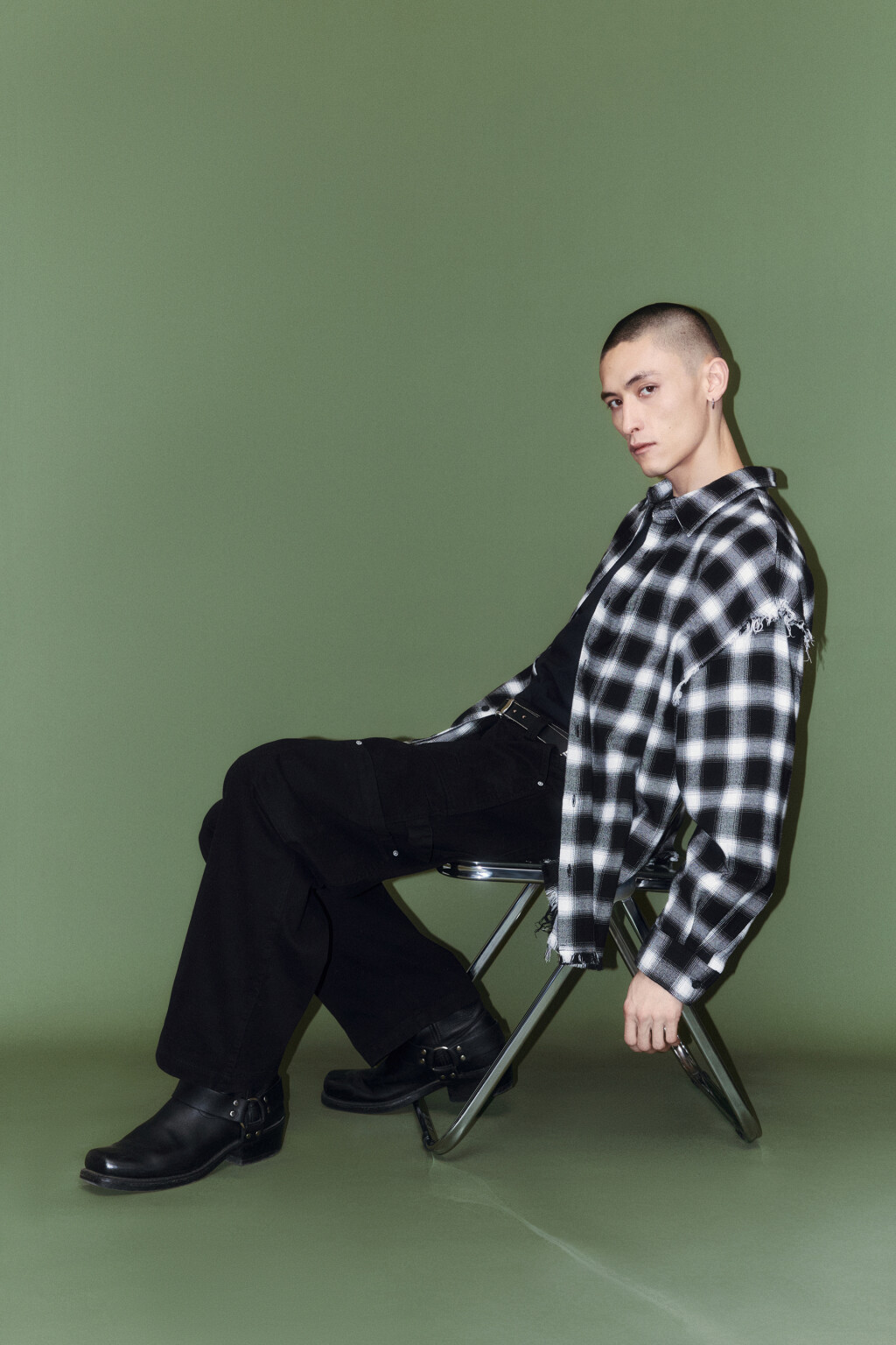 Рубашка в клетку с открытыми срезами - цвет черный - 1