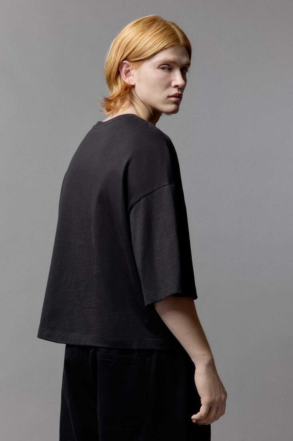 Футболка boxy fit с принтом-надписью - цвет черный - 3