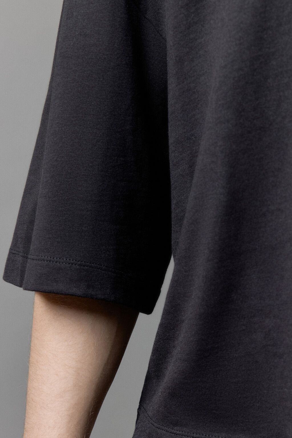 Футболка boxy fit с принтом-надписью - цвет черный - 6