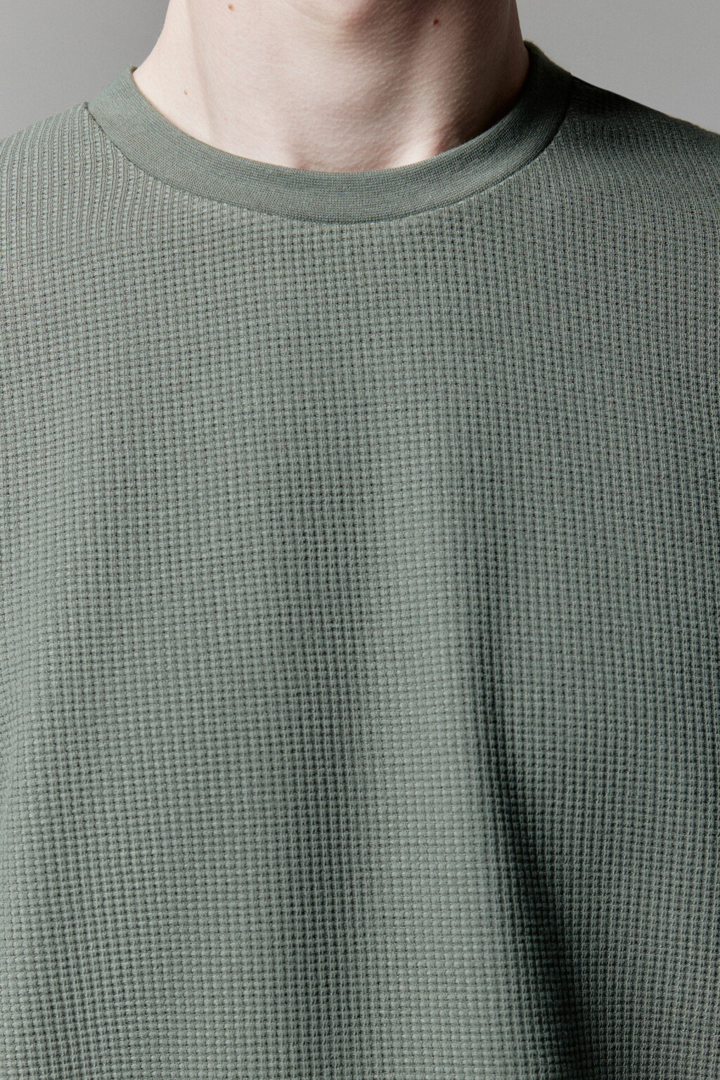 Футболка прямая из фактурного трикотажа - цвет зеленый - 7