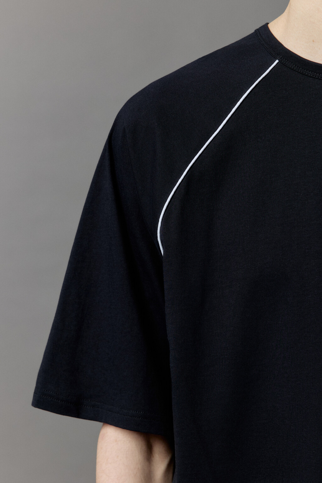 Футболка хлопковая с контрастными рукавами - цвет черный - 6