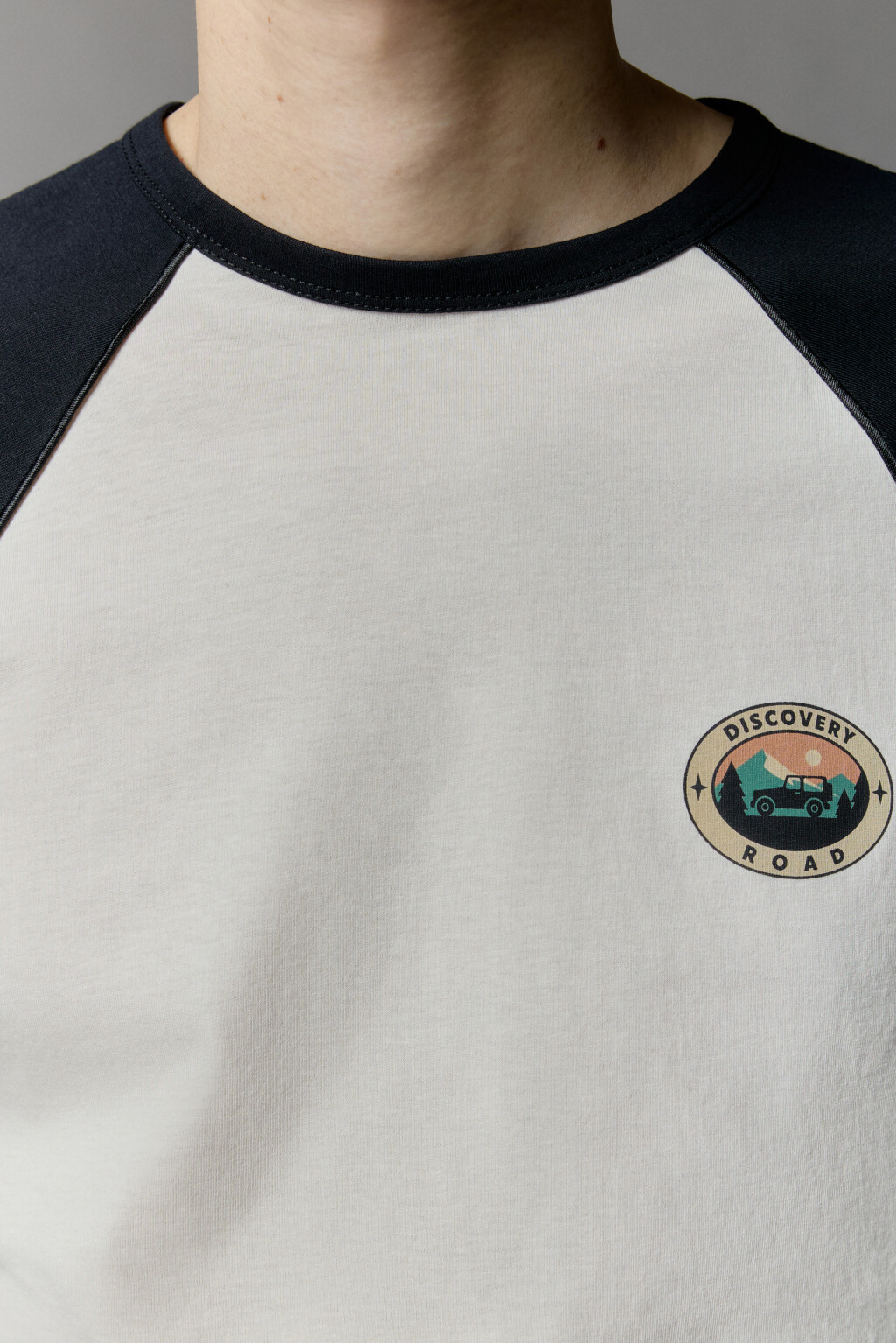 Футболка хлопковая с контрастными рукавами - цвет бежевый - 5