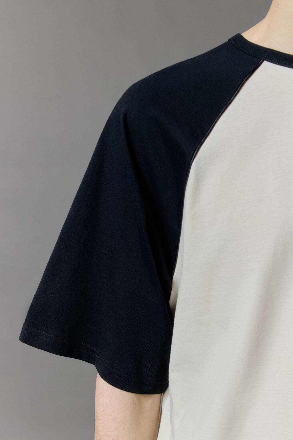 Футболка хлопковая с контрастными рукавами - цвет бежевый - 6