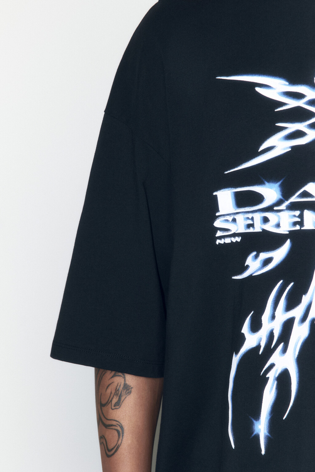 Футболка boxy fit хлопковая с принтом - цвет черный - 6