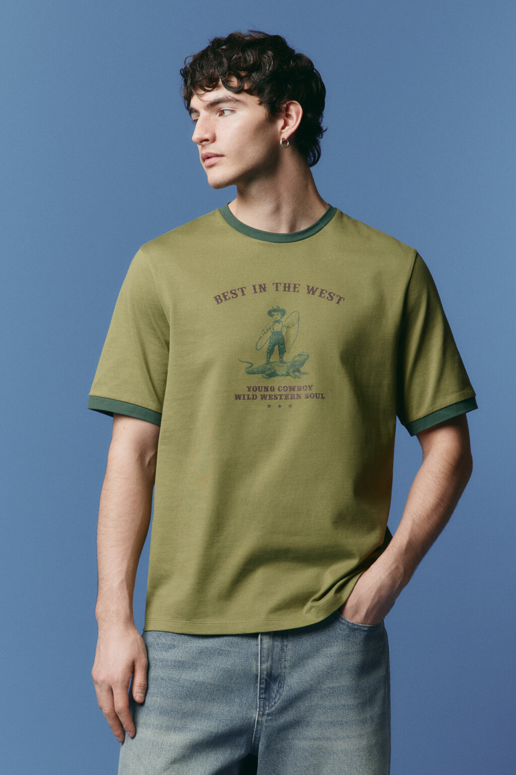 Футболка хлопковая с ковбойским принтом - цвет зеленый - 2