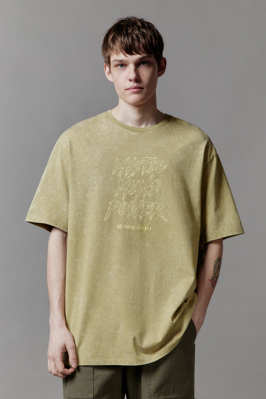 Футболка хлопковая с вареным эффектом и принтом - цвет зеленый - 5