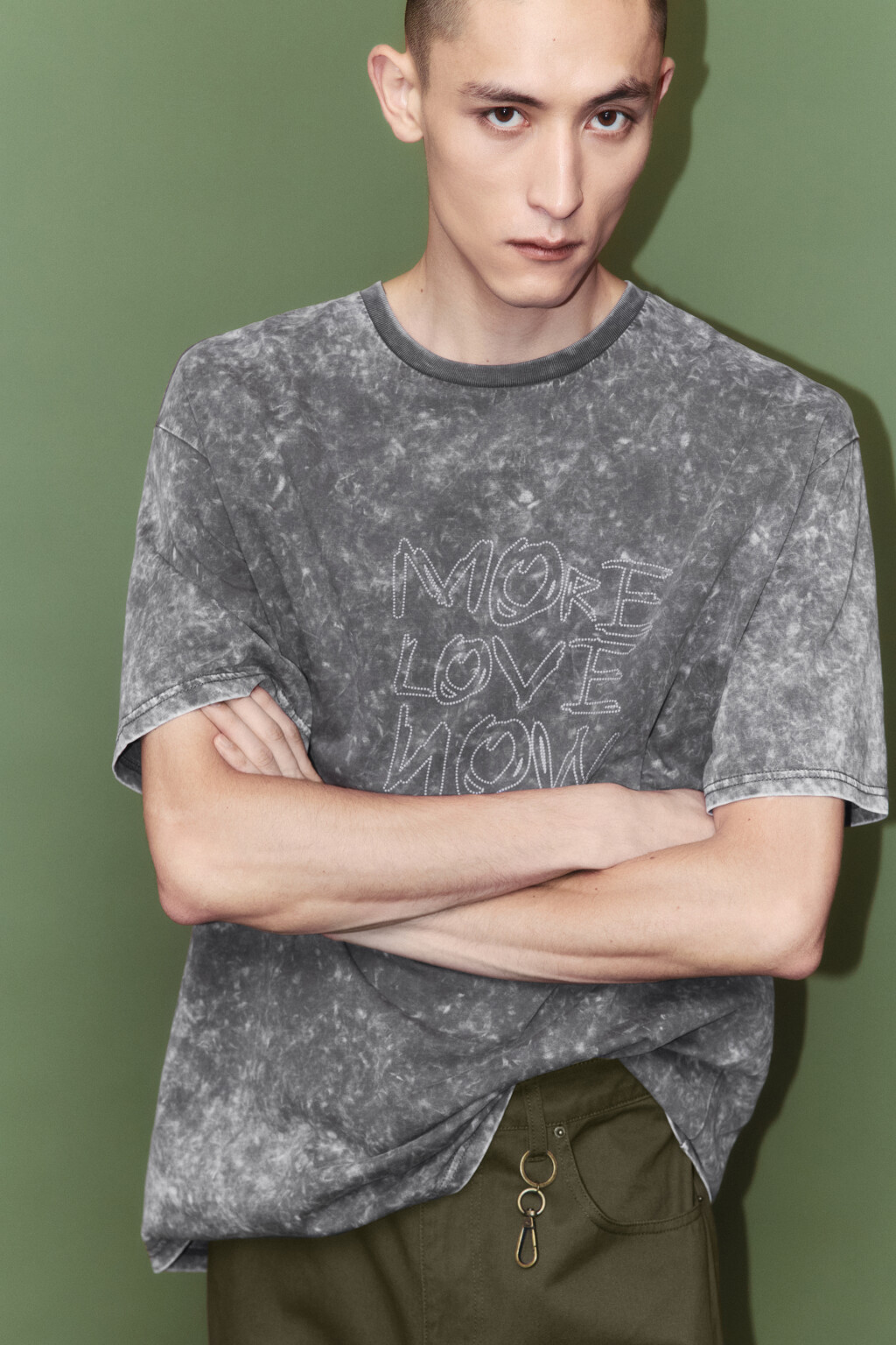 Футболка хлопковая с вареным эффектом и принтом - цвет серый - 2