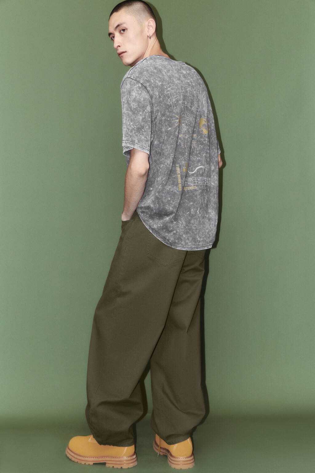 Футболка хлопковая с вареным эффектом и принтом - цвет серый - 3