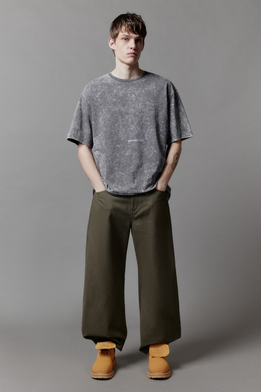 Футболка хлопковая с вареным эффектом и принтом - цвет серый - 7