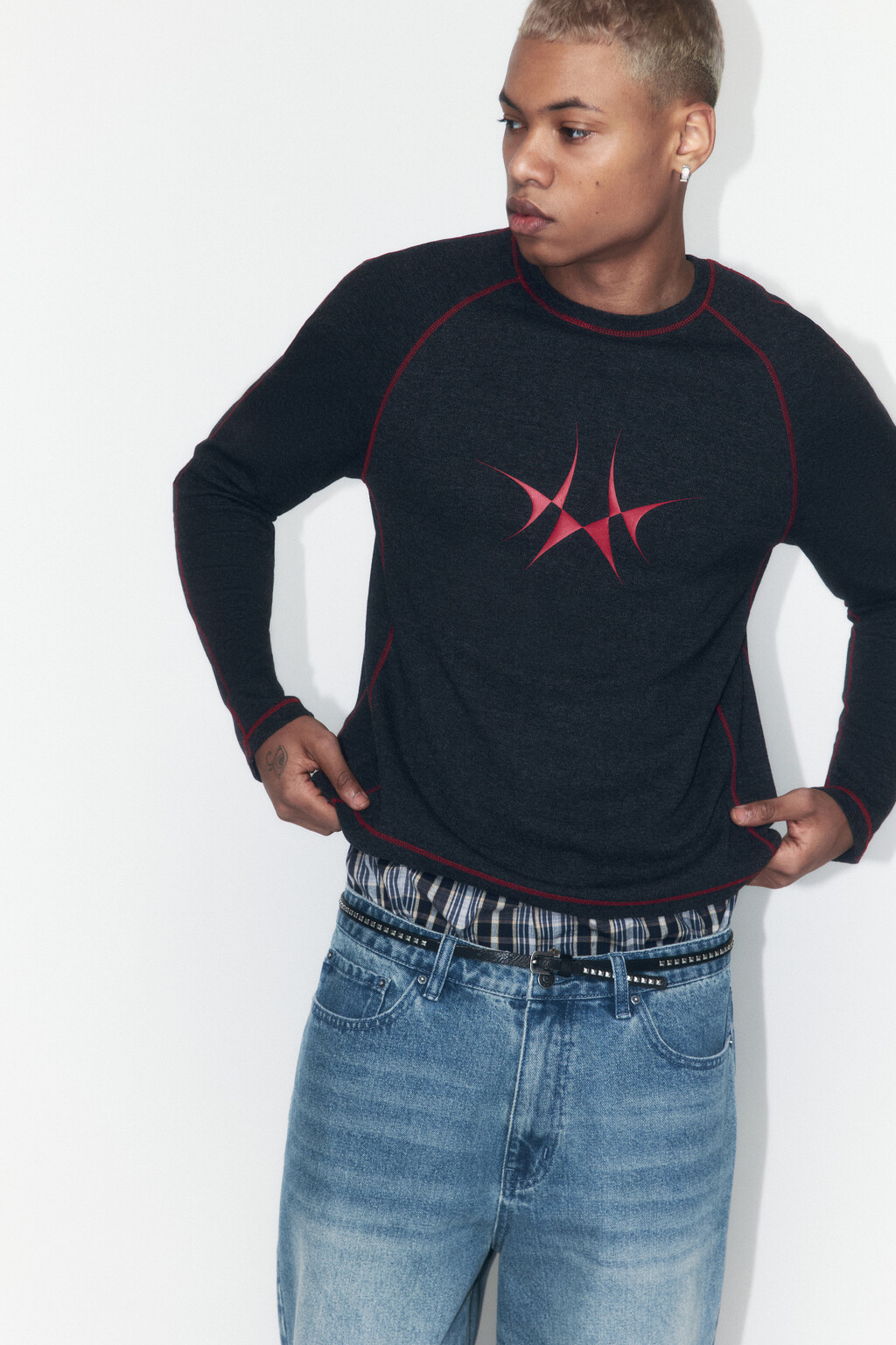 Лонгслив в рубчик облегающий с принтом - цвет черный - 1