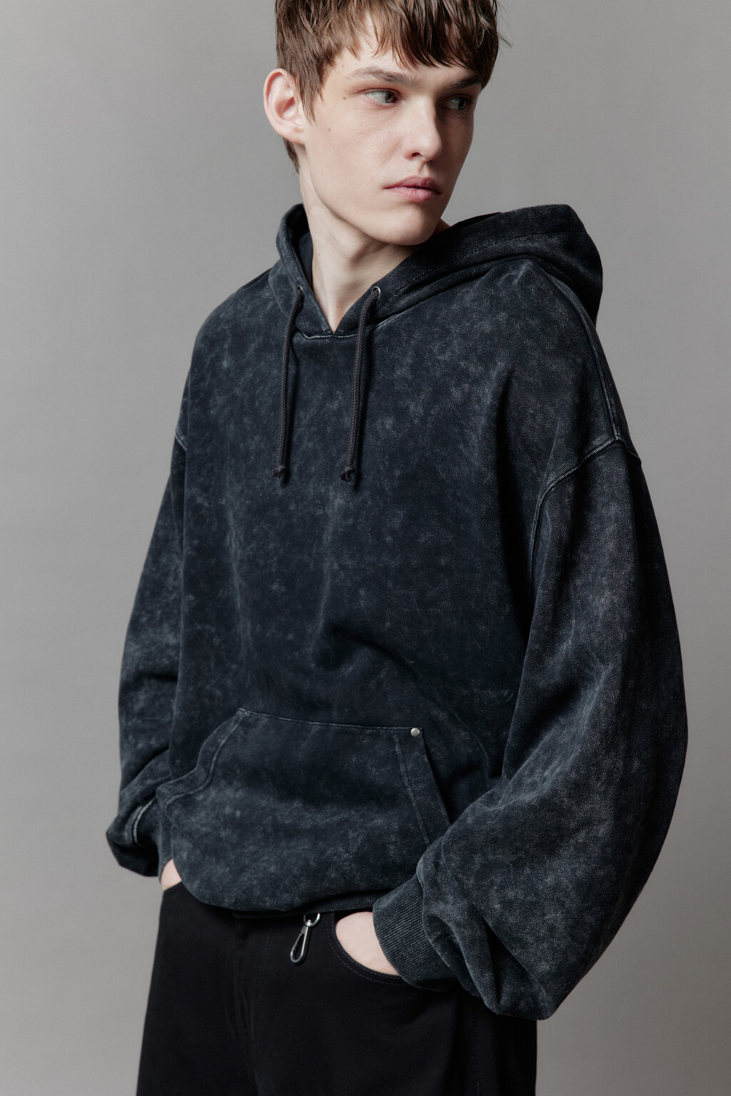 Худи oversize с капюшоном и вареным эффектом - цвет черный - 4