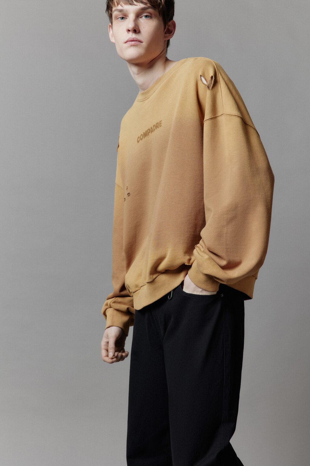 Свитшот из футера с состаренным эффектом - цвет коричневый - 4