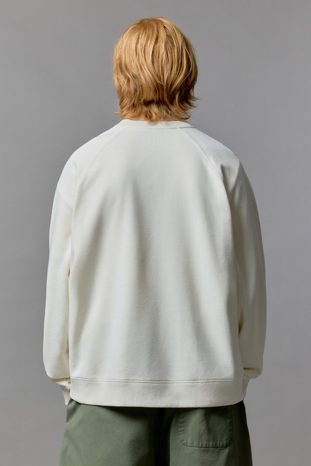 Свитшот трикотажный с принтом-надписью - цвет молочный - 4