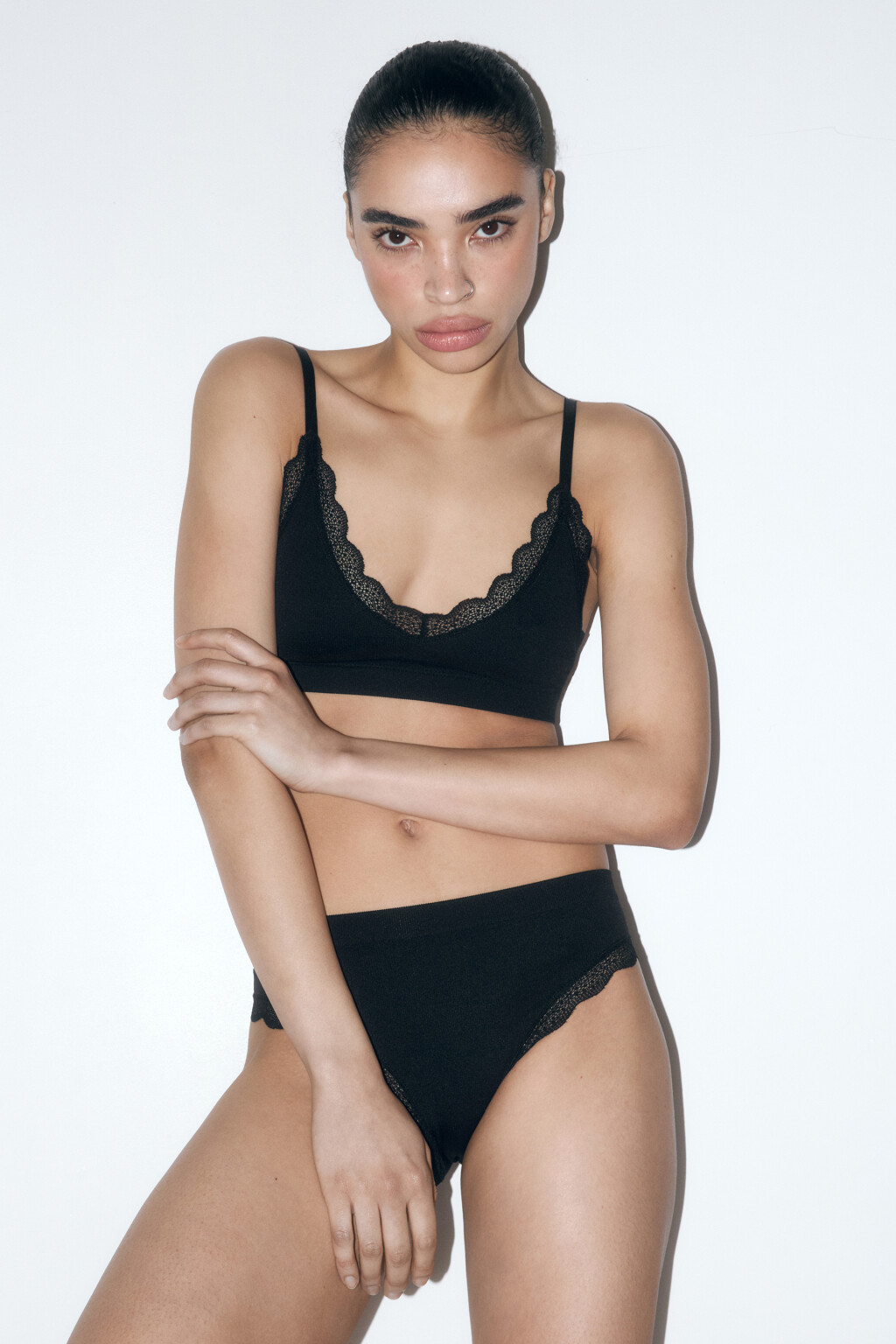 Бюстгальтер-топ бесшовный с кружевом - цвет черный - 4