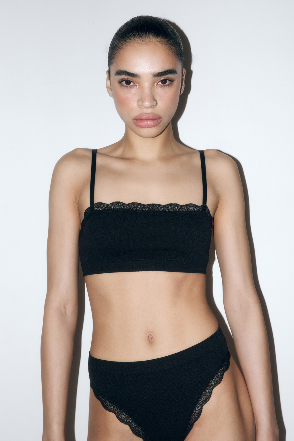 Бюстгальтер-топ бесшовный с кружевом - цвет черный - 2