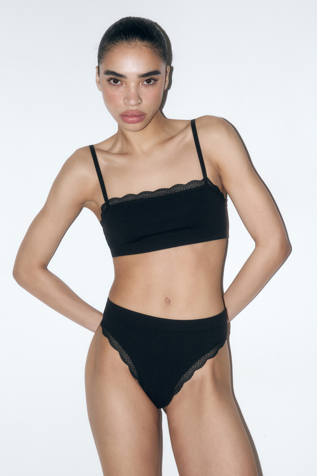 Бюстгальтер-топ бесшовный с кружевом - цвет черный - 4