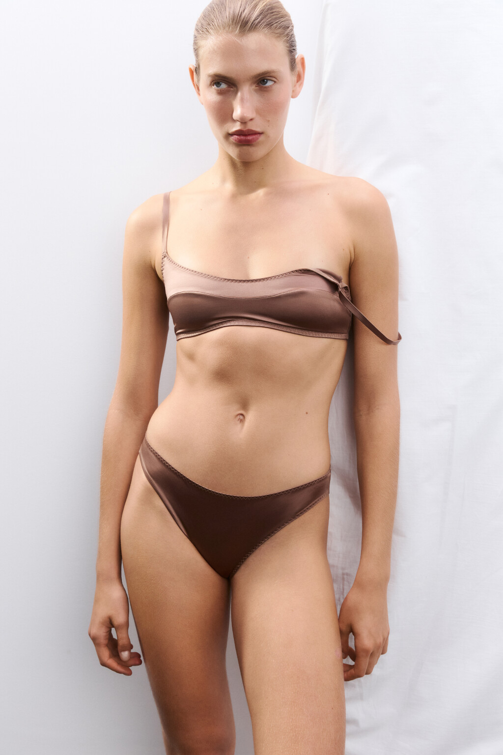 Бюстгальтер-бра атласный - цвет коричневый - 1
