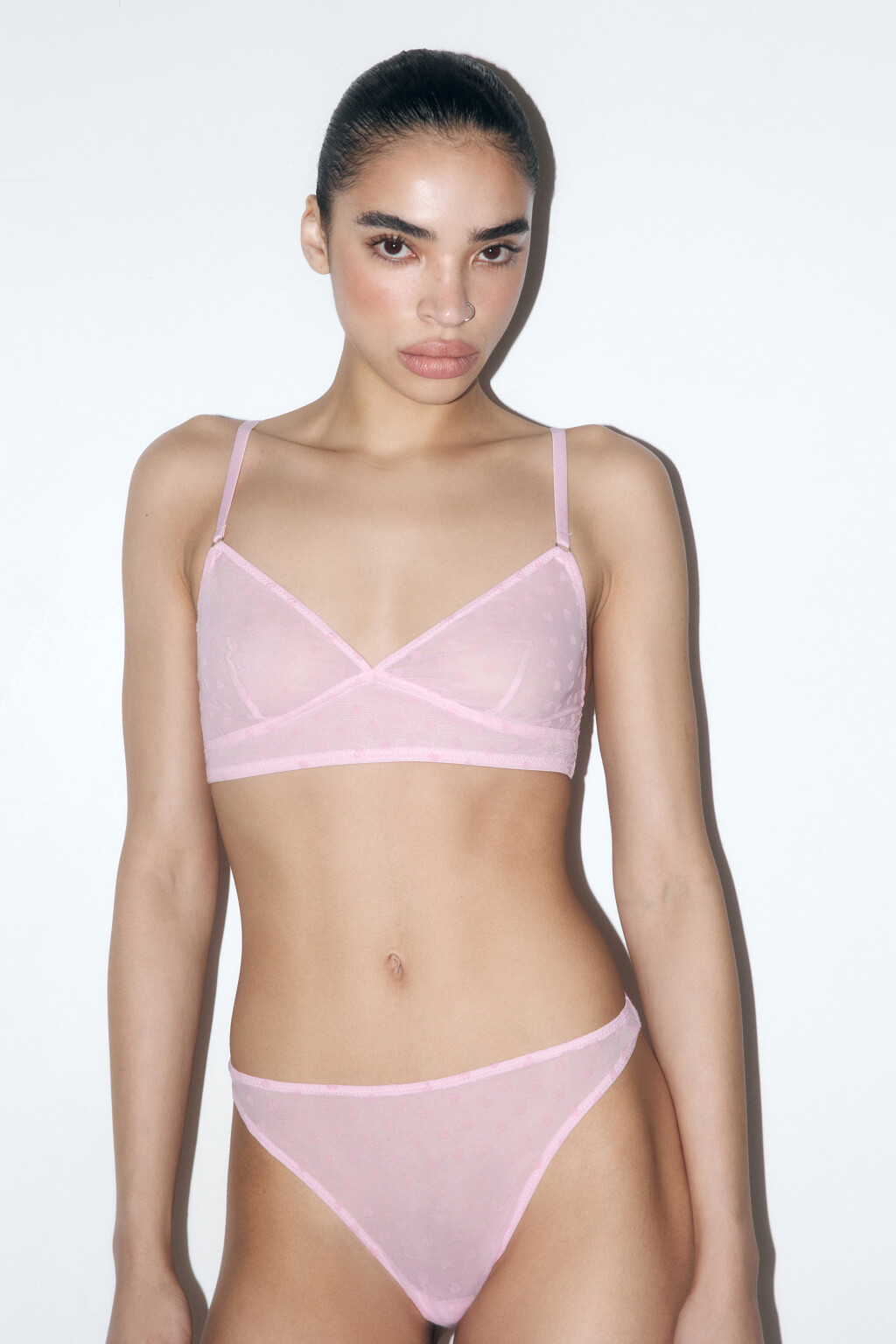 Бюстгальтер-бралетт из сетки с сердечками - цвет розовый - 2