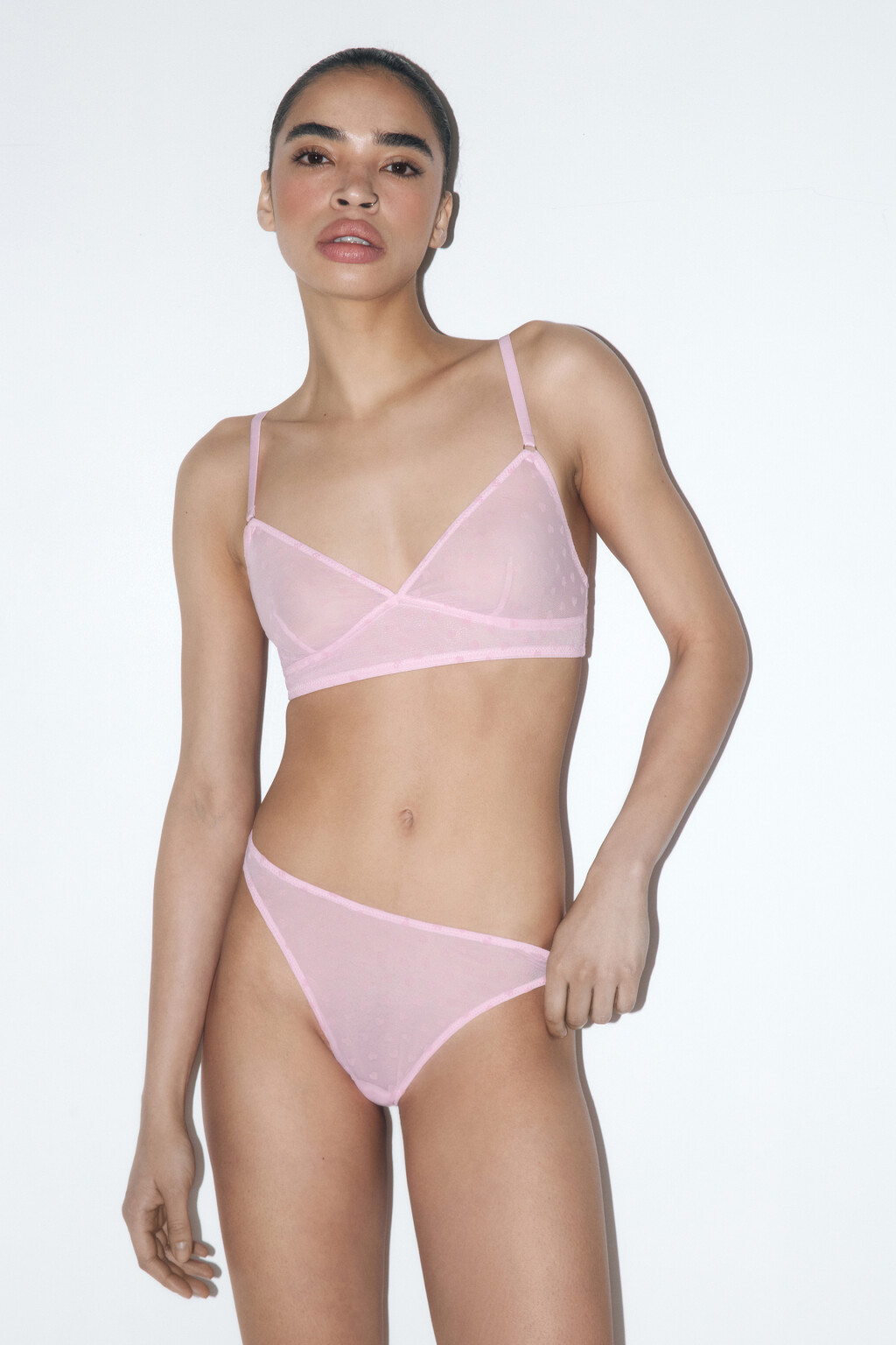 Бюстгальтер-бралетт из сетки с сердечками - цвет розовый - 4