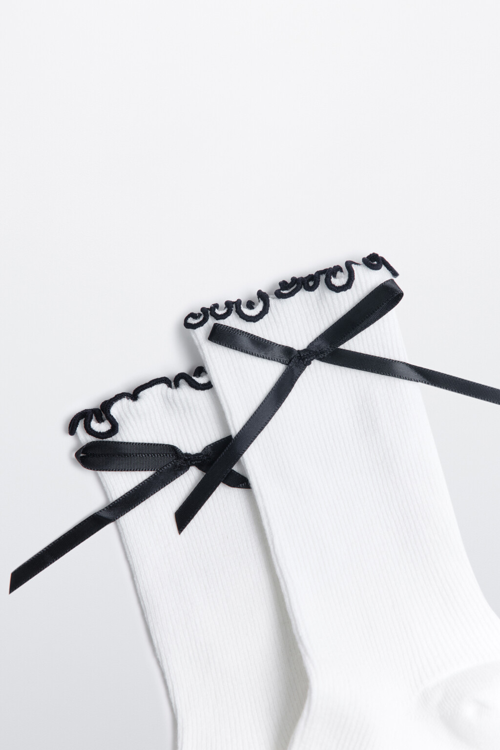 Носки с оборками и атласными бантиками - цвет ванильный - 2