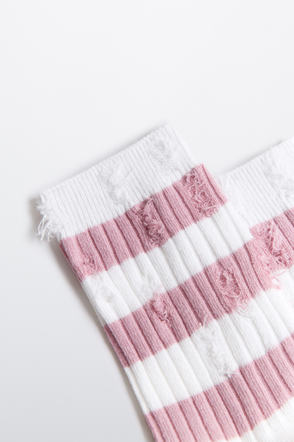 Носки высокие рваные в полоску - цвет ванильный - 2