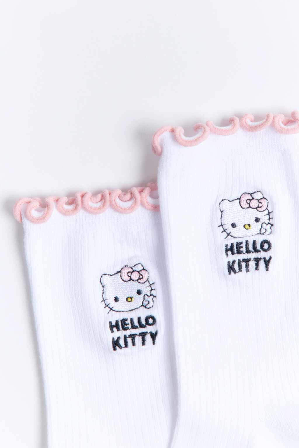 Носки высокие с вышивкой и оборками - цвет белый - 3