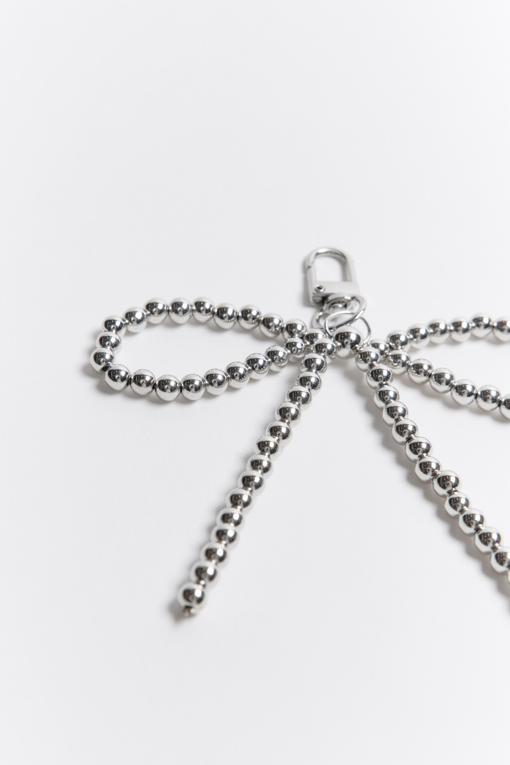 Брелок-обвес с металлическими бусинами - цвет серый - 3