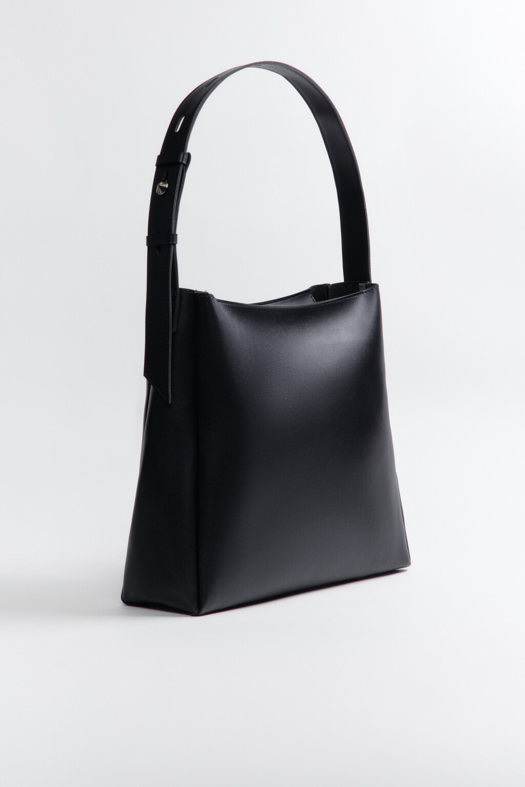 Сумка-тоут с металлическим декором на ремне - цвет черный - 1