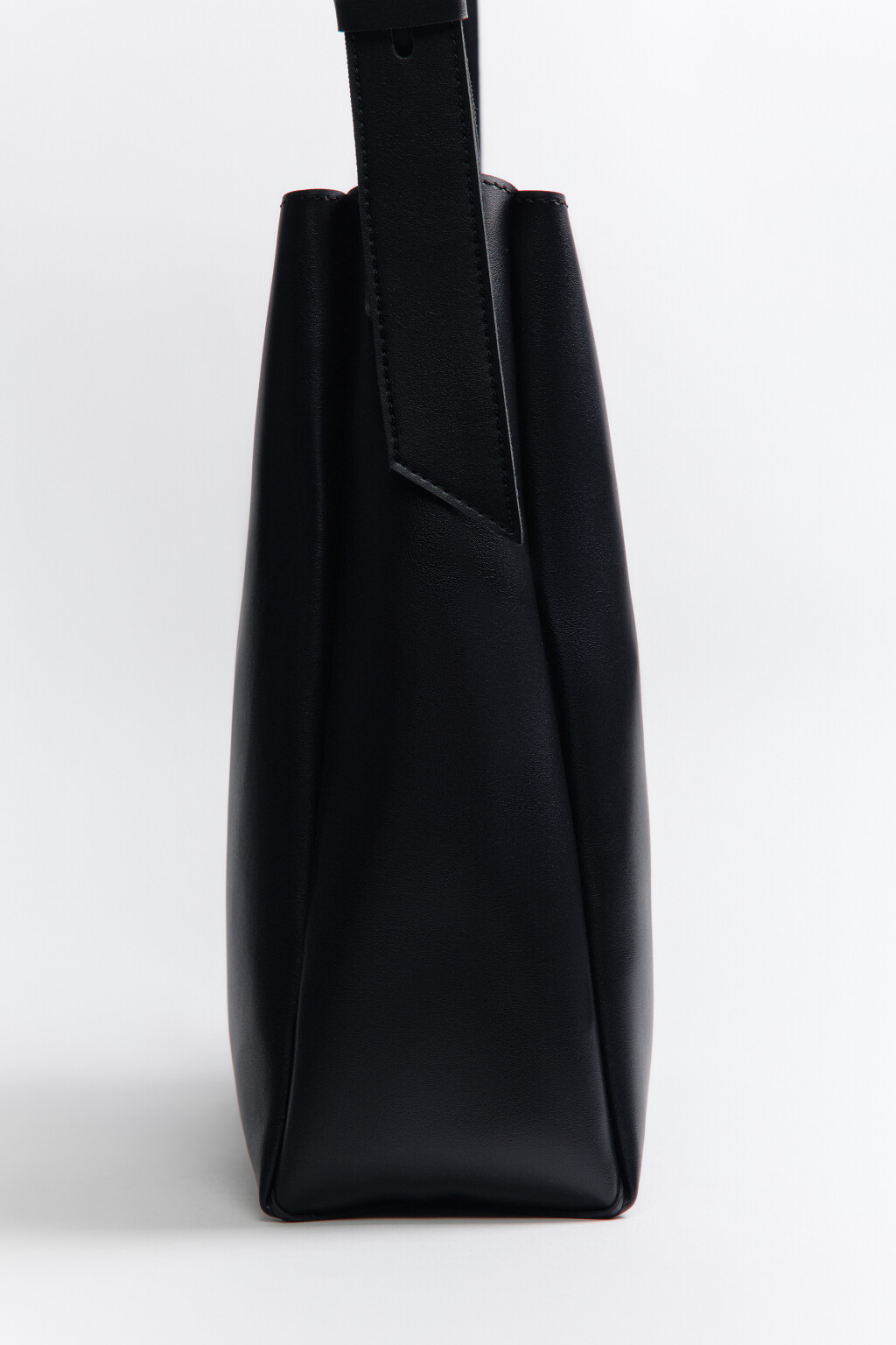 Сумка-тоут с металлическим декором на ремне - цвет черный - 4