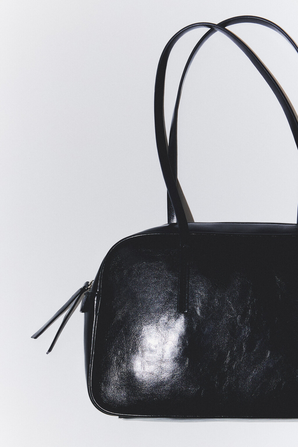 Сумка с тонкими ремешками на плечо - цвет черный - 1