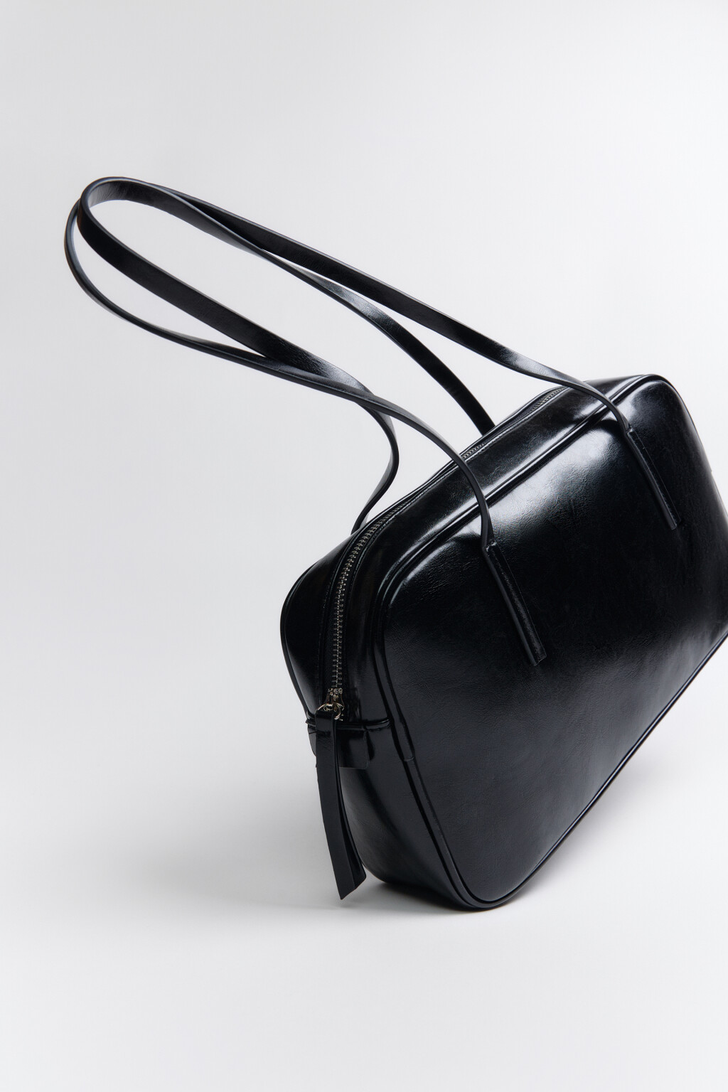 Сумка с тонкими ремешками на плечо - цвет черный - 3