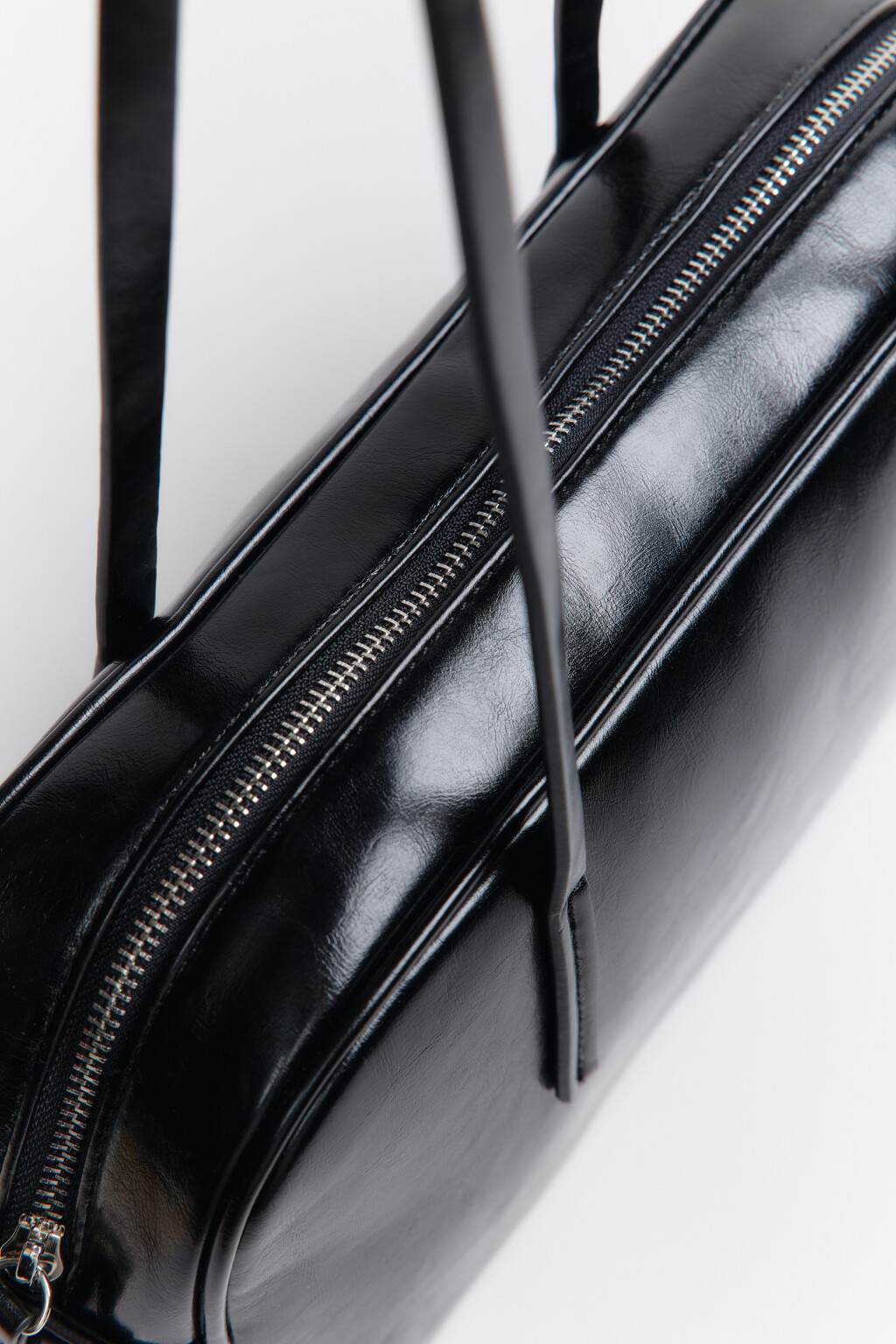 Сумка с тонкими ремешками на плечо - цвет черный - 7