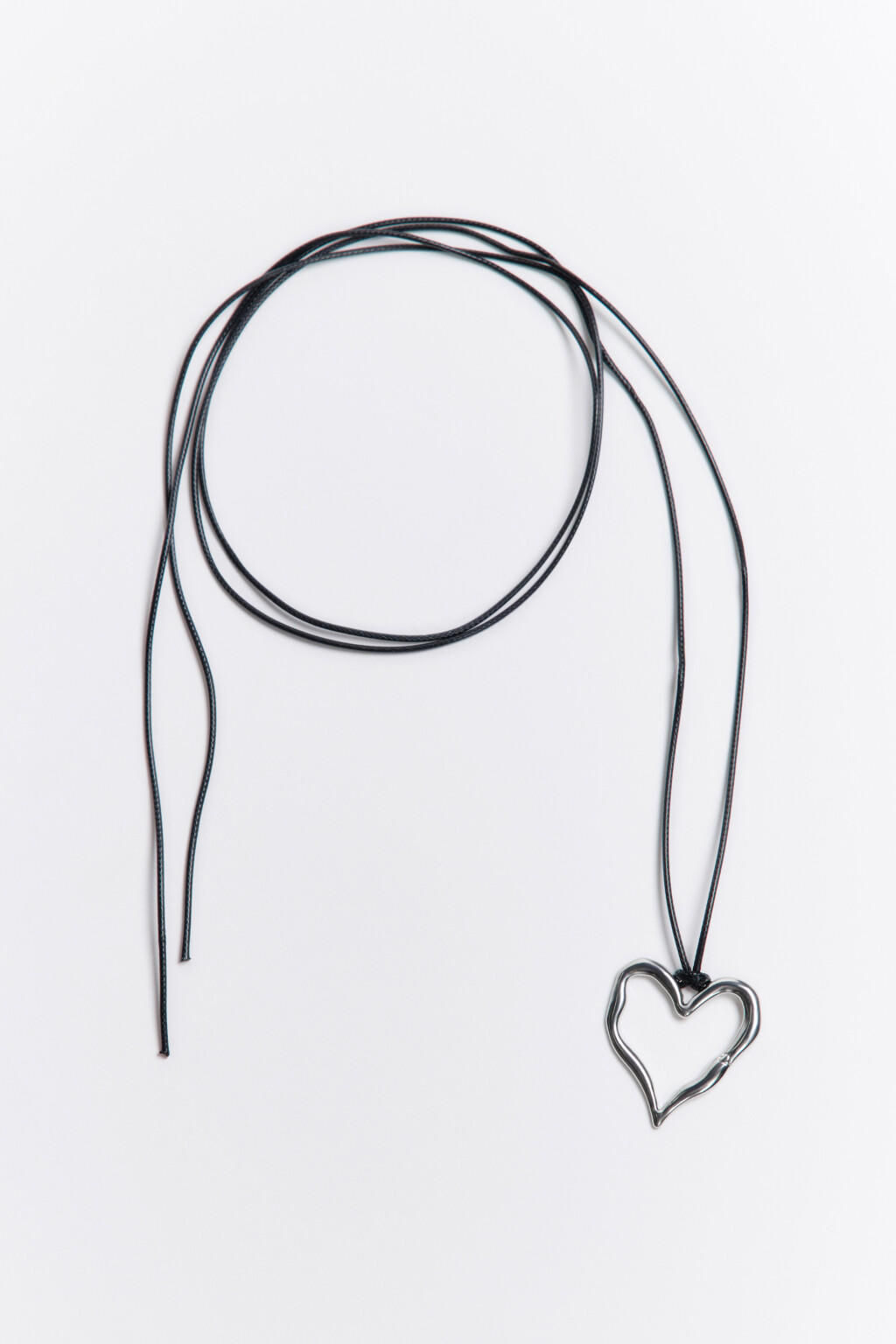 Колье-шнурок с подвеской-сердцем - цвет серый - 1